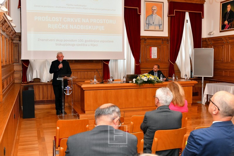 100_godina_biskupijskog_sjedista_znanstveni_skup__2_