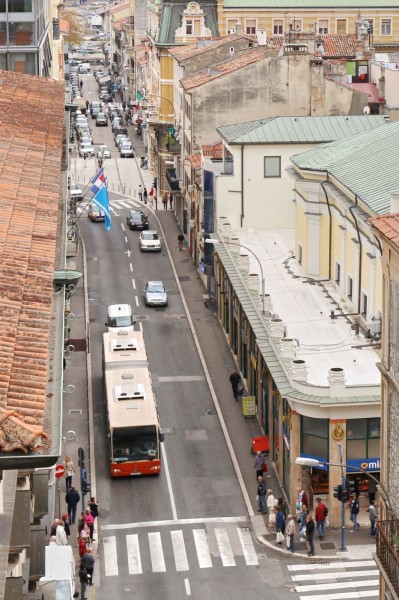 Adamiceva_ulica_prema_pravoslavnoj_crkvi__foto_Grad_Rijeka_ 