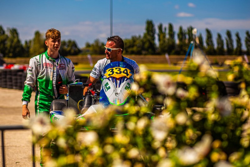 Adriano_Kraljic_sa_svojim_mentorom_prof_Vanjom_Vesligajom__foto_priv_arhiv_ 