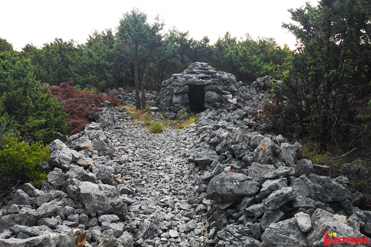 [FOTO/VIDEO] Komarda - sklonište od kiše i od poreza