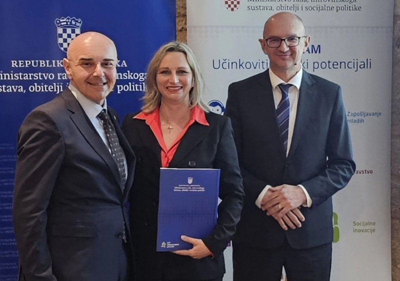 Crveni_kriz_osigurao_pomoc_starijima,_potpisan_ugovor_za_projekt_Ruke_podrske_nakon_65 