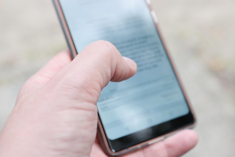 Ekrani_mobiteli_mladi_2025