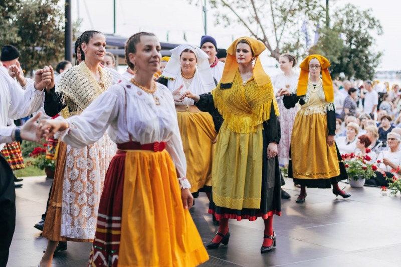 Festival_folklora_otoka_Krka