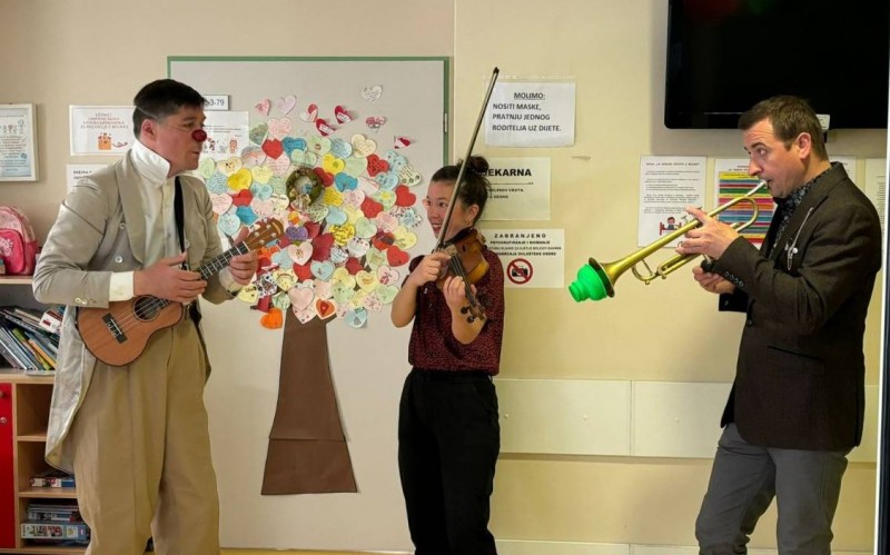 Glazbenici_i_klaun_CRVENIH_NOSOVA_u_Klinici_za_tumore_u_Zagrebu__1_ 