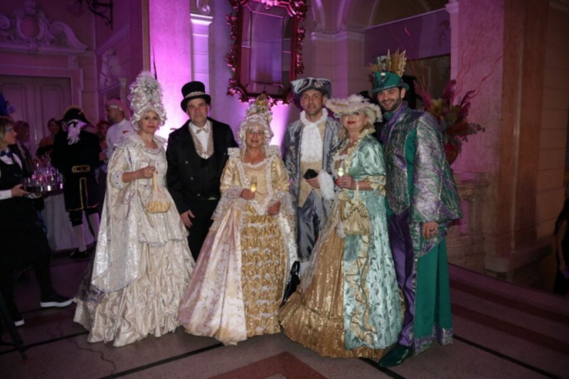 Humanitarni-karnevalski-gala-party-8-900x600 