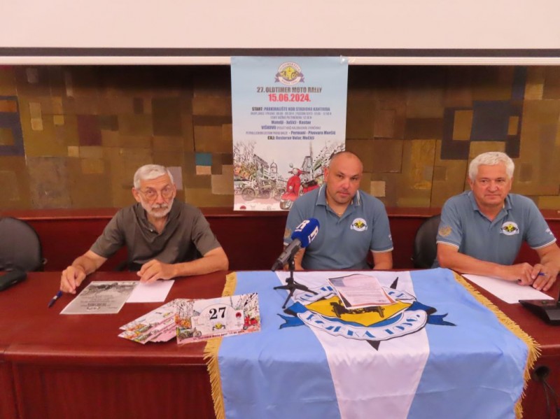 Miroslav_Krpan,Igor_Barak_i_Emil_Surina_na_pressici__foto_D_S__ 