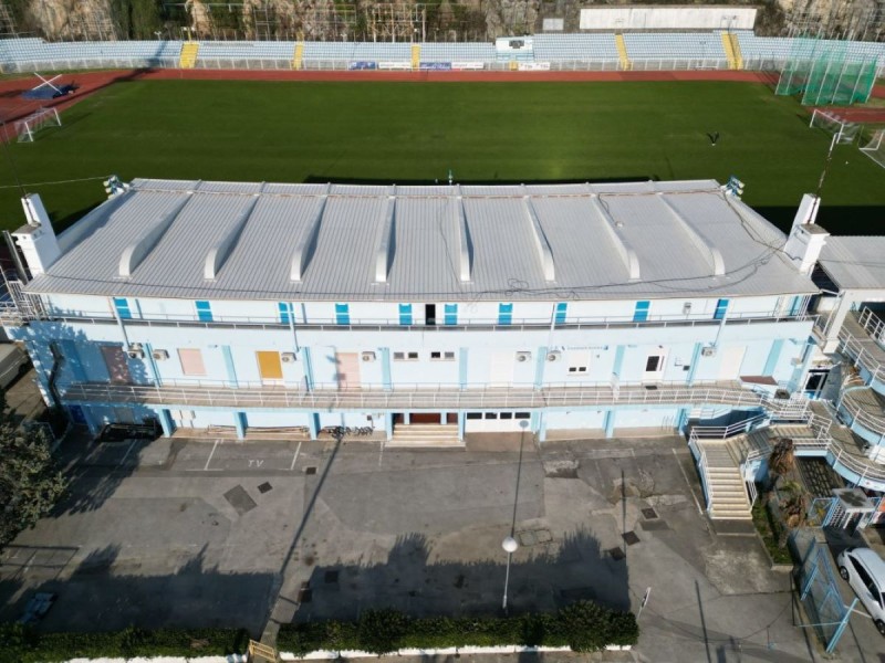 Obnovljena-nadstresnica-Centralne-tribine-stadiona-Kantrida 