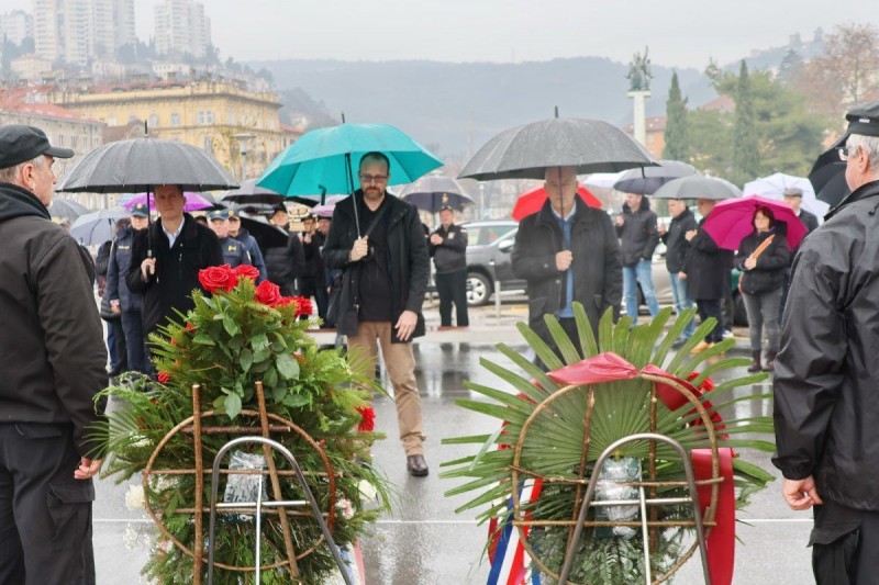 Polaganje-vijenaca-na-Delti-za-spomendan-medunarodnog-priznanja-22-1200x800 