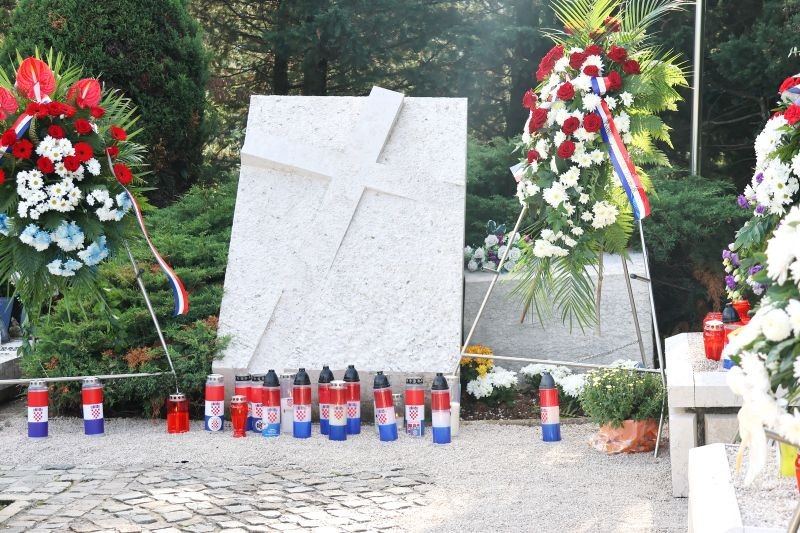 Polaganje-vijenaca-za-blagdan-Svih-svetih-43 