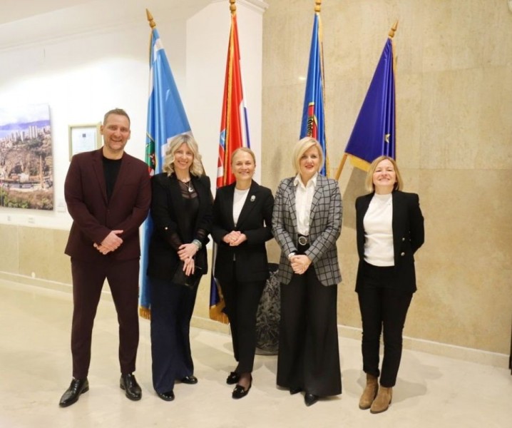 Posjet-voditeljice-Predstavnistva-Europske-komisije-u-Hrvatskoj-Gradu-Rijeci-4-1200x800 