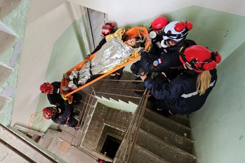 Postrojba-civilne-zastite-za-spasavanje-iz-rusevina-2 