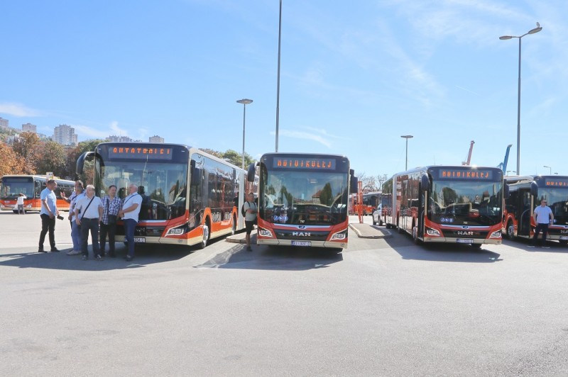 Predstavljeno-14-novih-autobusa-Autotroleja-nabavljenih-EU-sredstvima-11 
