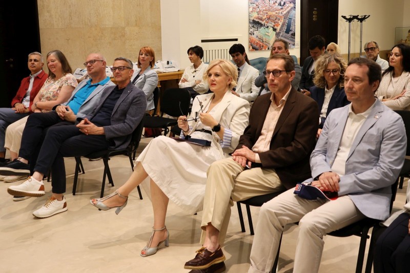 Prijem_za_diplomate_uoci_27__Fiumanke__24_