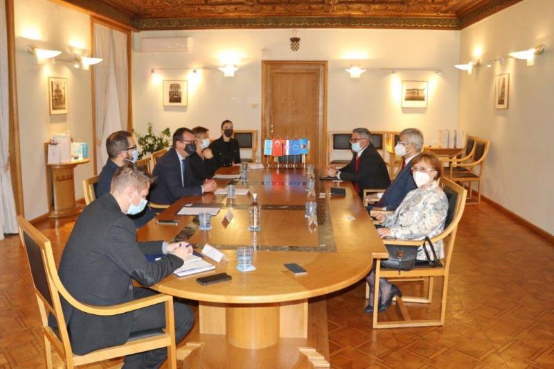 Prijem_za_turskog_veleposlanika_Nj_E__Mustafu_Babuer_Hizlana__2_