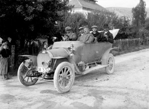 Prvi_automobil_u_Livnu,_oko_1913_ 