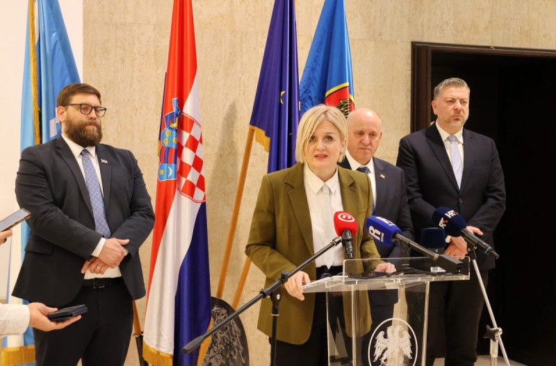 Radni-sastanak-s-ministrom-Brankom-Bacicem-2-1200x791