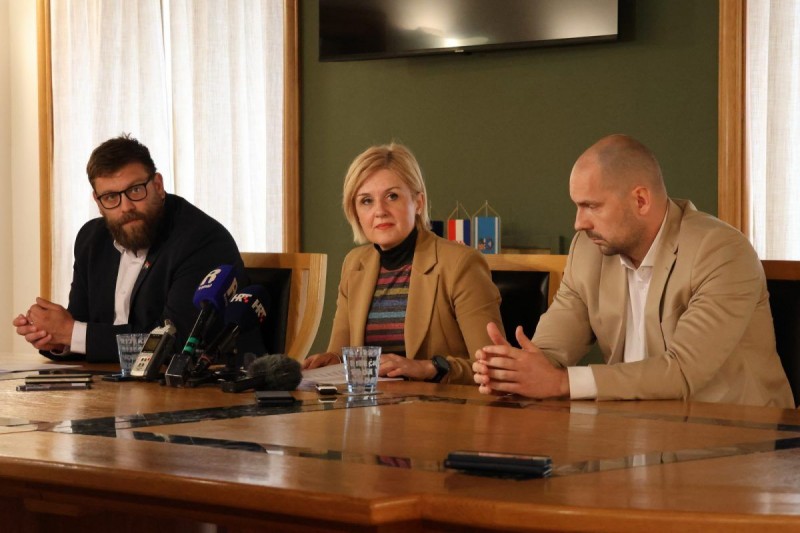 Rincic-Vivoda-i-Milakovic-na-konferenciji-za-novinare-4-1200x800 