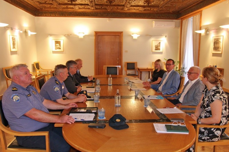 Sastanak-predstavnika-Policijske-uprave-primorsko-goranske-i-Grada-Rijeke-1 