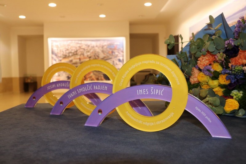 Svecana-dodjela-nagrada-Ambasadori-odgoja-i-obrazovanja-1