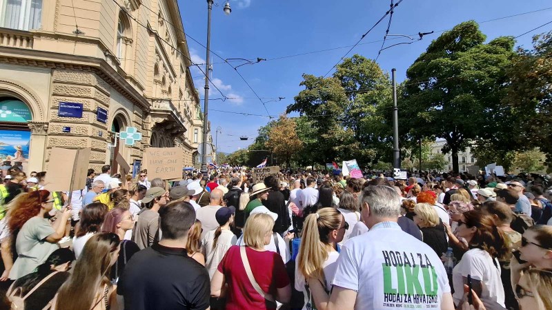 Trg_Bana_Jelacica_Zagreb_Hod_za_Liku_3