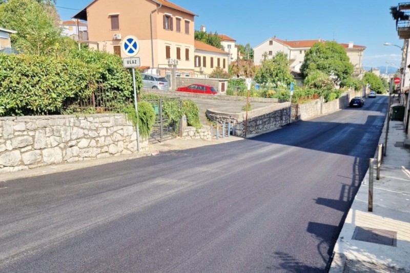 Ulica-Brace-Branchetta-dobila-novi-asfaltni-slojUlica-Brace-Branchetta-dobila-novi-asfaltni-sloj-1-1200x800