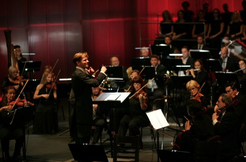 Valentin_Egel,_orkestar,_zbor