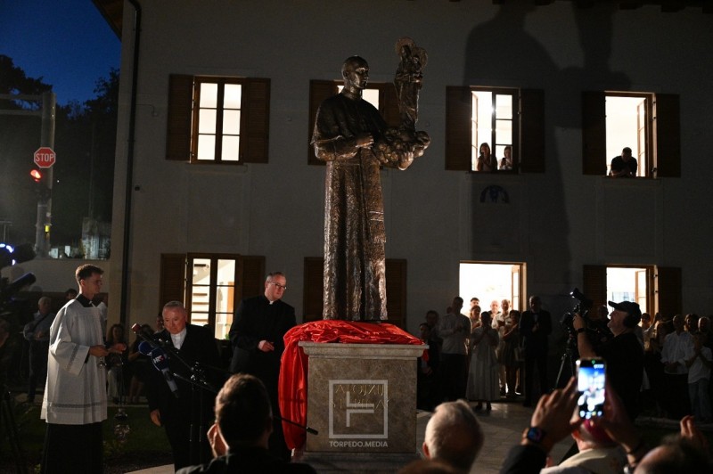 Zaklada_In_te_Domine_speravi_Dom_mucenika_posvecen_stepincu__26_ 