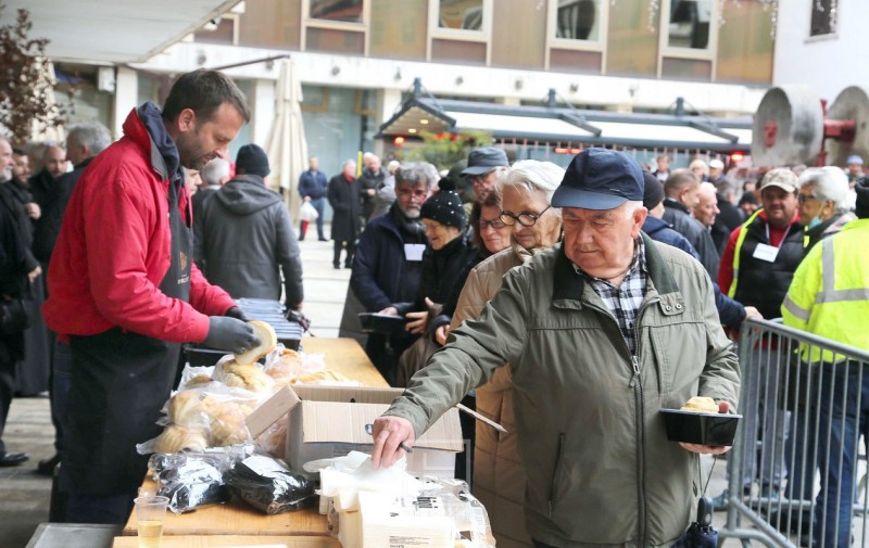 badnjak_julijanski_kalendar_koblerov_trg_2025__2_ 