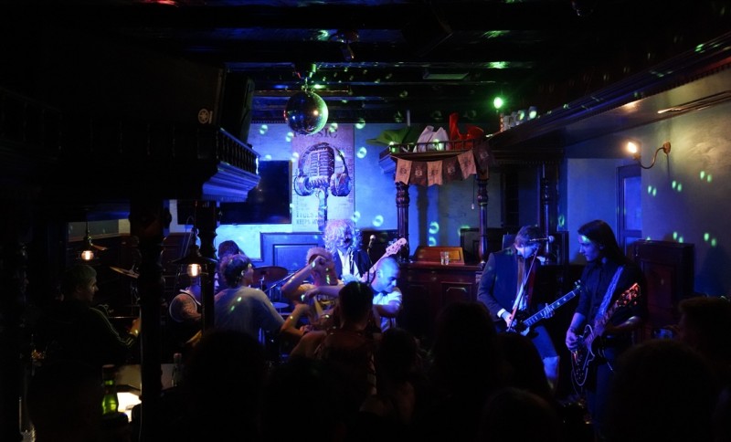 gremo_demo_river_pub 