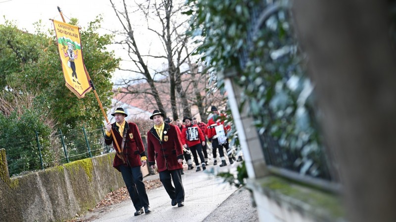 grobnicki_dondolasi_cavle_rakovo_selo__2_-79286 