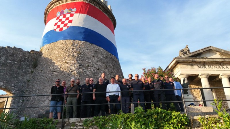 hrvatska_zastava_na_trsatskoj_kuli_trsat 