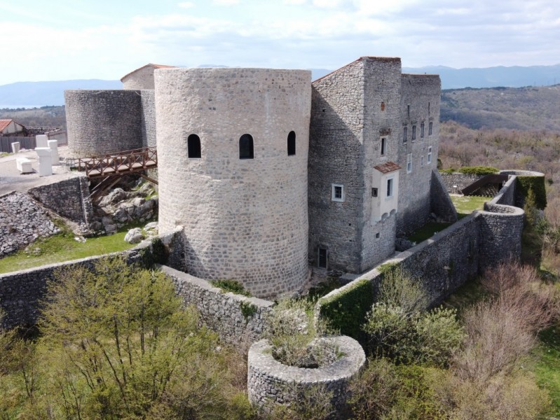 kastel-grobnik 