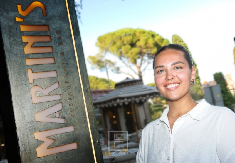 kelli nikolac restoran bevanda martinis