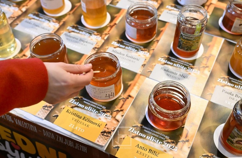 medeni_poljubac_kasetica_2026__4_