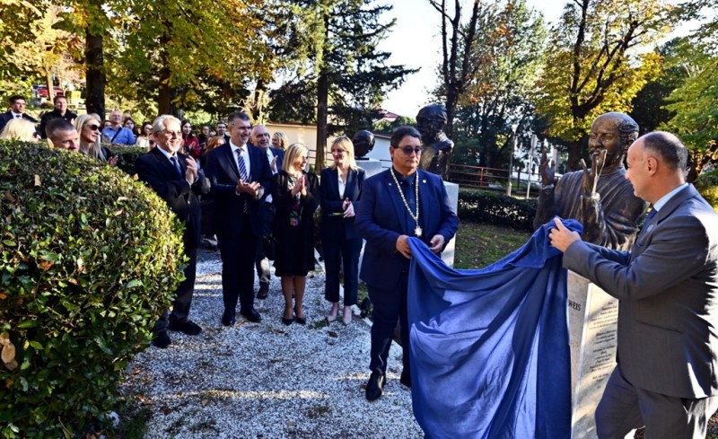 medicinski_fakultet_biste_70_godina__1_ 