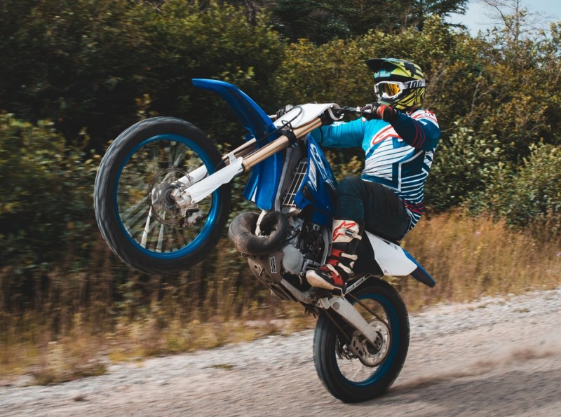 motocikl_motor_divaljanje 