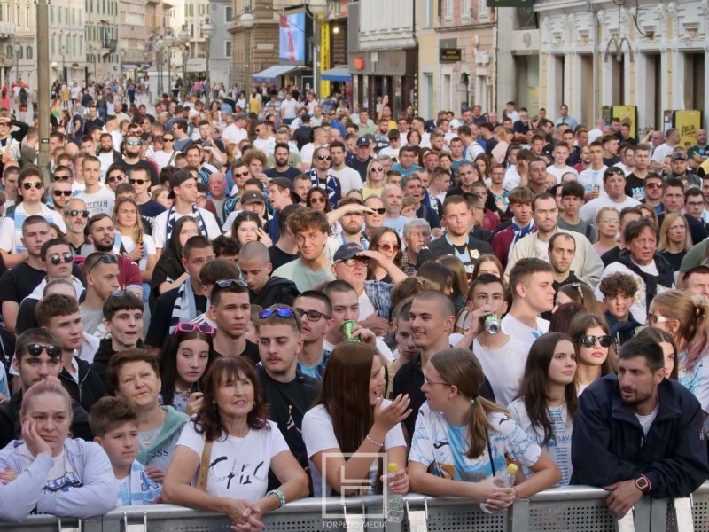 navijaci_korzo_rijeka_wm-63285