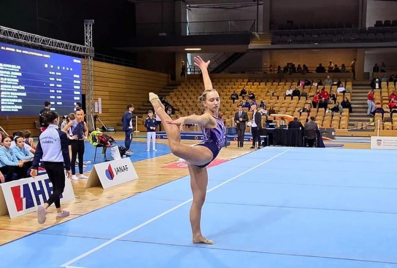 nola_zikovic_gimnastika__1_ 