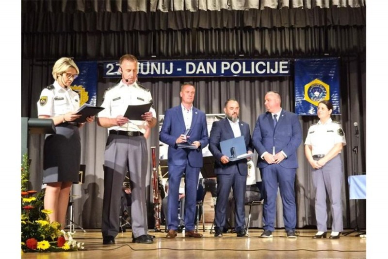 policija_1-65402 