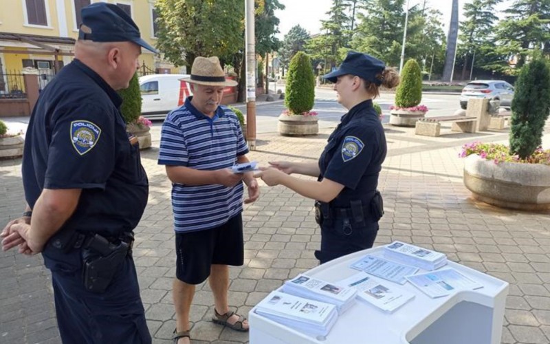 policija_stand_01_cavle 