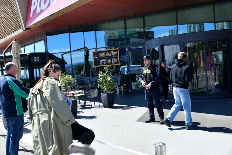 policija_ztc_bomba__4_ 