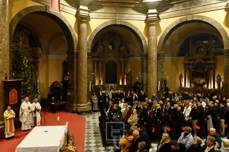 polnocka_badnjak_mate_uzinic_rijeka_2025__1_ 