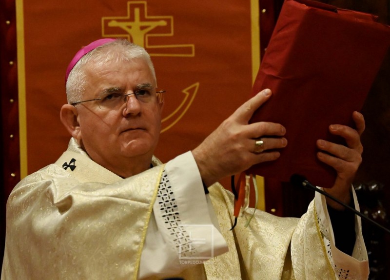 polnocka_badnjak_mate_uzinic_rijeka_2025__2_ 