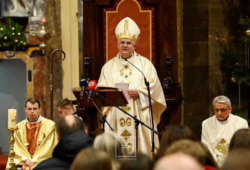 polnocka_badnjak_mate_uzinic_rijeka_2025__3_ 