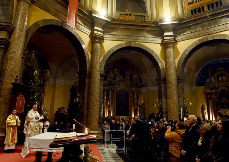 polnocka_badnjak_mate_uzinic_rijeka_2025__4_ 