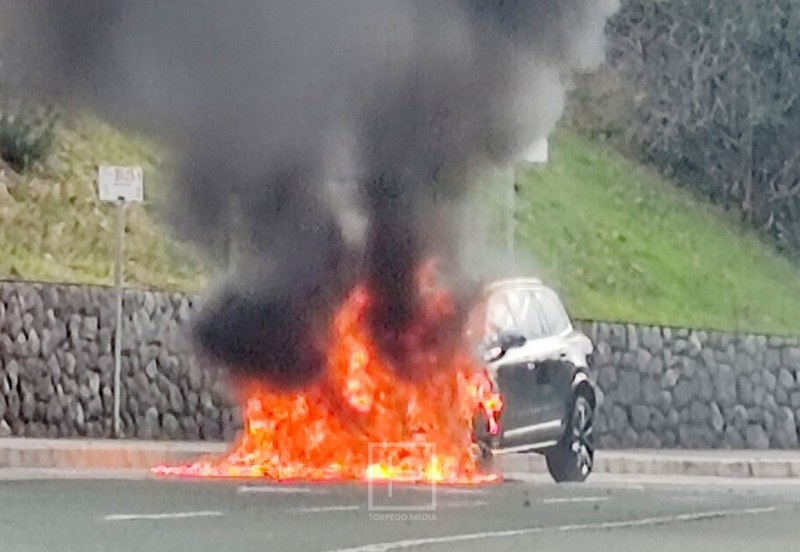 pozar_automobil_vatra_ilustracija 