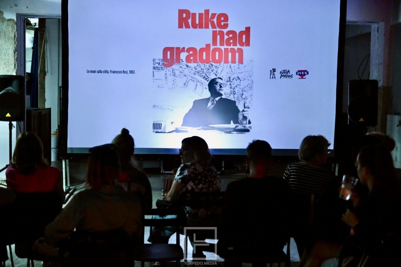 ruke_nad_gradom_projekcija__4_