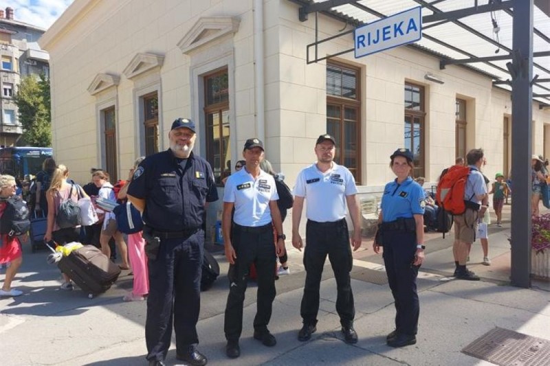 strani_policajci_na_zeljeznickom_kolodvoru_u_Rijeci 