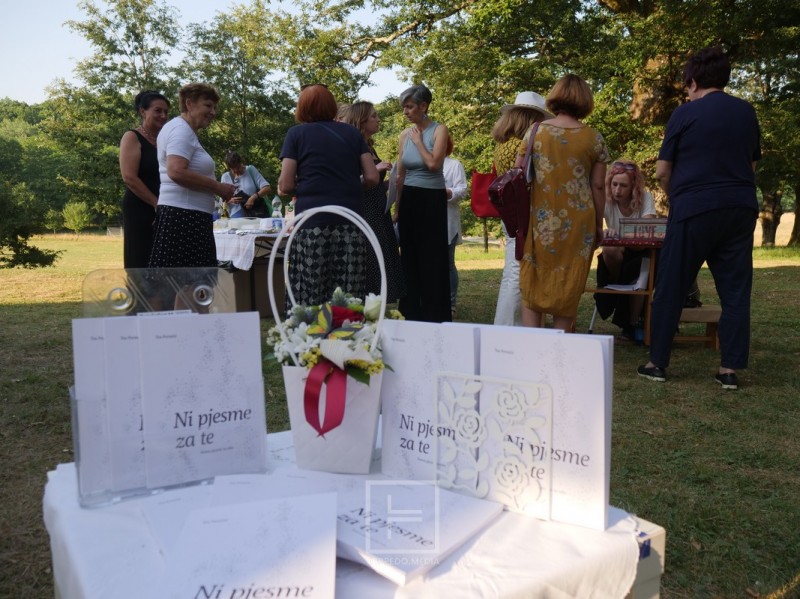 tea_perincic_promocija_zbirke_pjesama_studena__11_