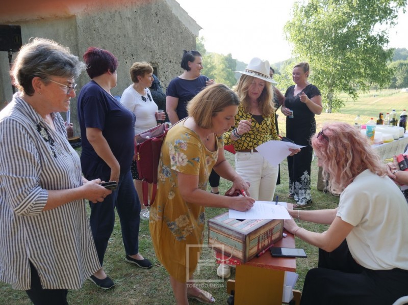 tea_perincic_promocija_zbirke_pjesama_studena__9_